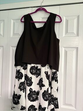 Avenue Black Dress with White & Black Floral Bottom Size 18/20